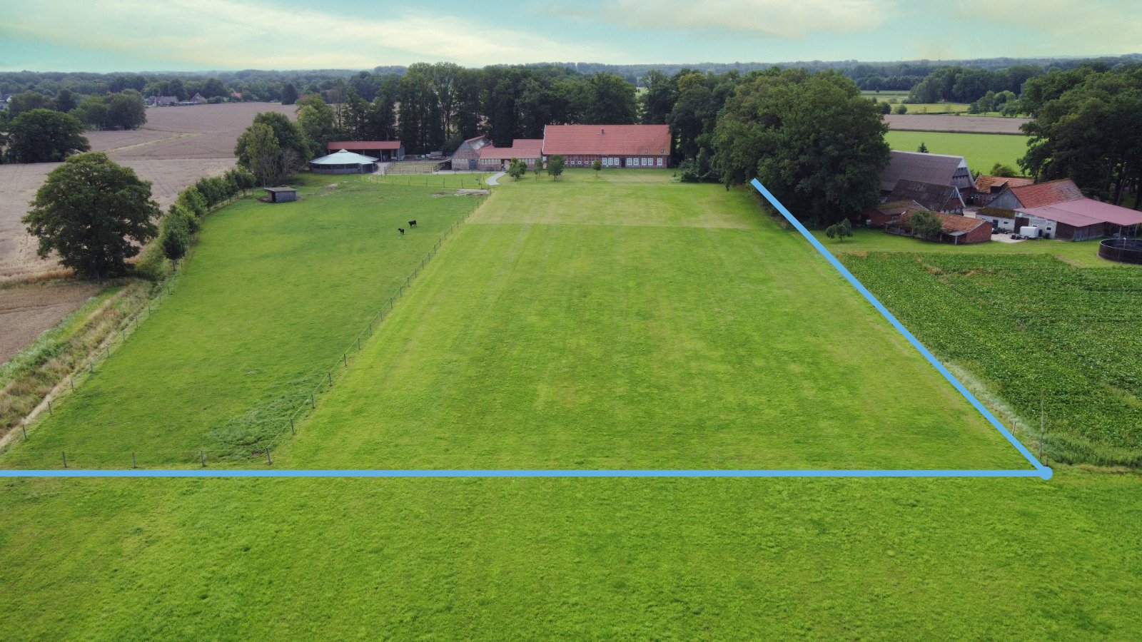 4 gepflegte Pferdeboxen mit Weideflächen, Paddock und überdachter Führanlage zu vermieten!