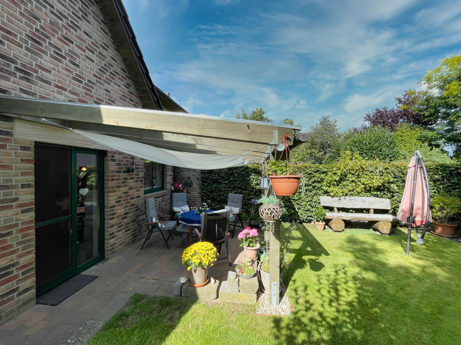 Moderne Doppelhaushälfte mit Einbauküche, Galerie, Garten und Carport! Quakenbrück - Hengelage