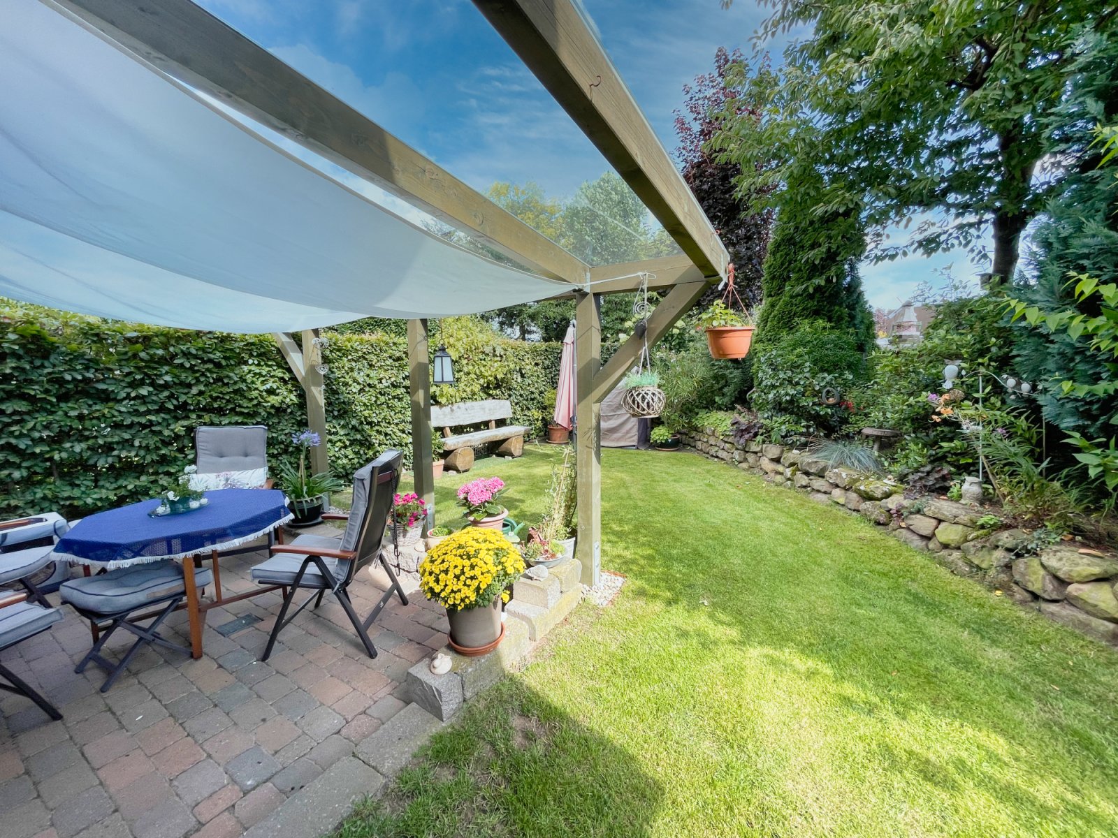 Moderne Doppelhaushälfte mit Einbauküche, Galerie, Garten und Carport! Quakenbrück - Hengelage