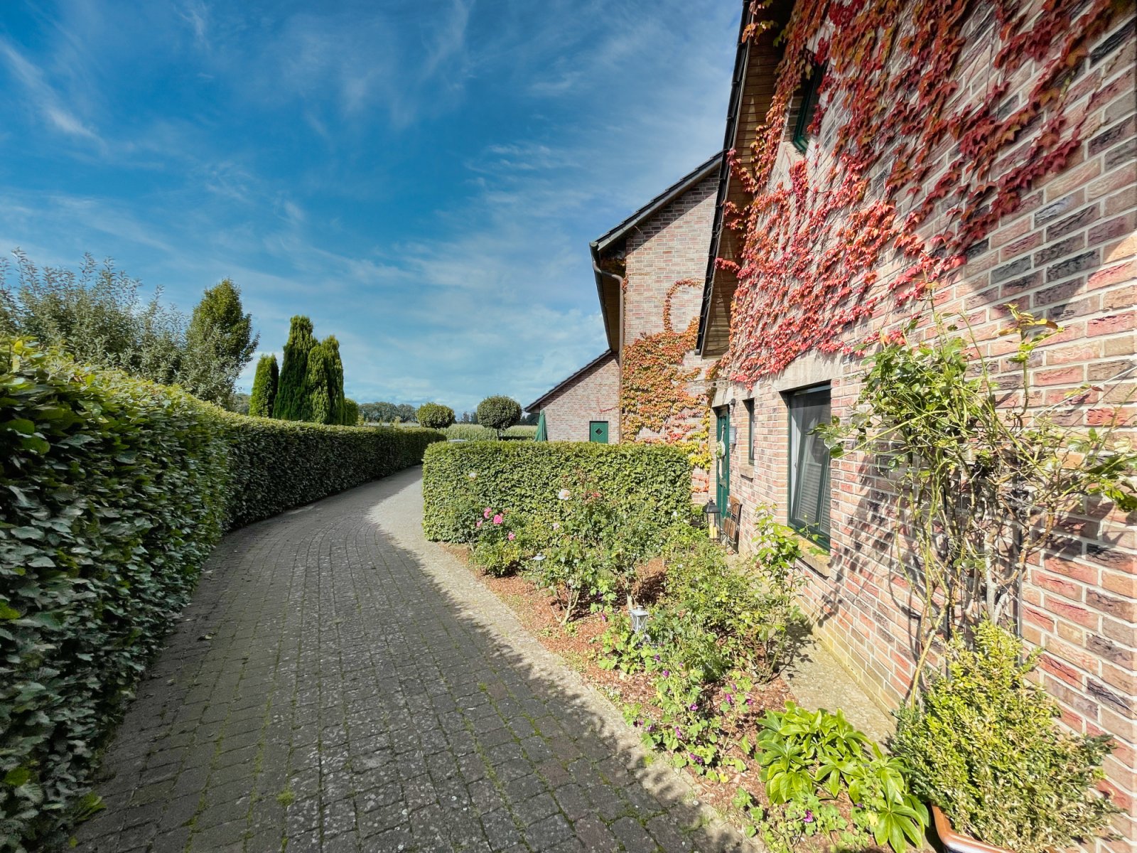 Moderne Doppelhaushälfte mit Einbauküche, Galerie, Garten und Carport! Quakenbrück - Hengelage