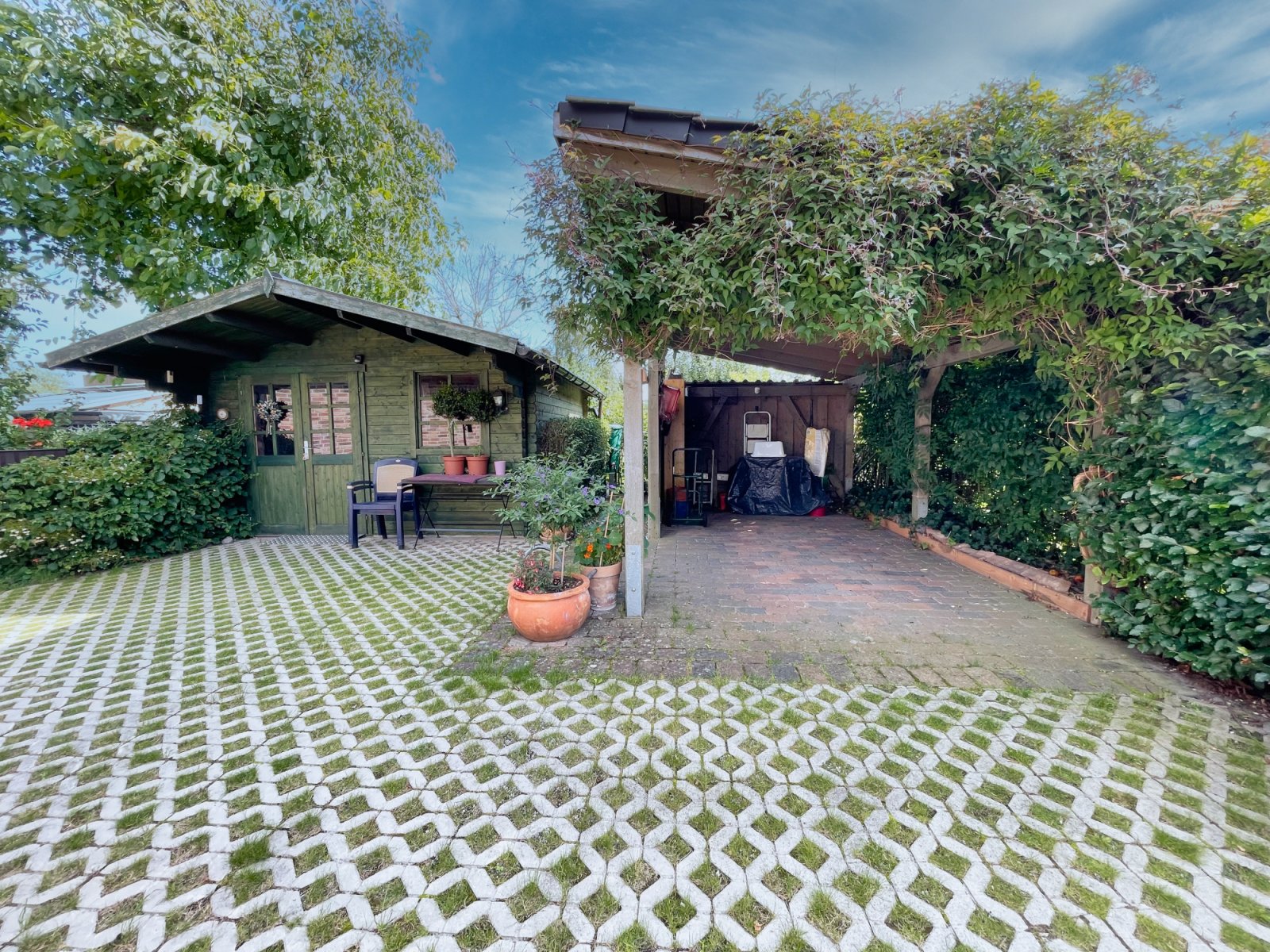 Moderne Doppelhaushälfte mit Einbauküche, Galerie, Garten und Carport! Quakenbrück - Hengelage