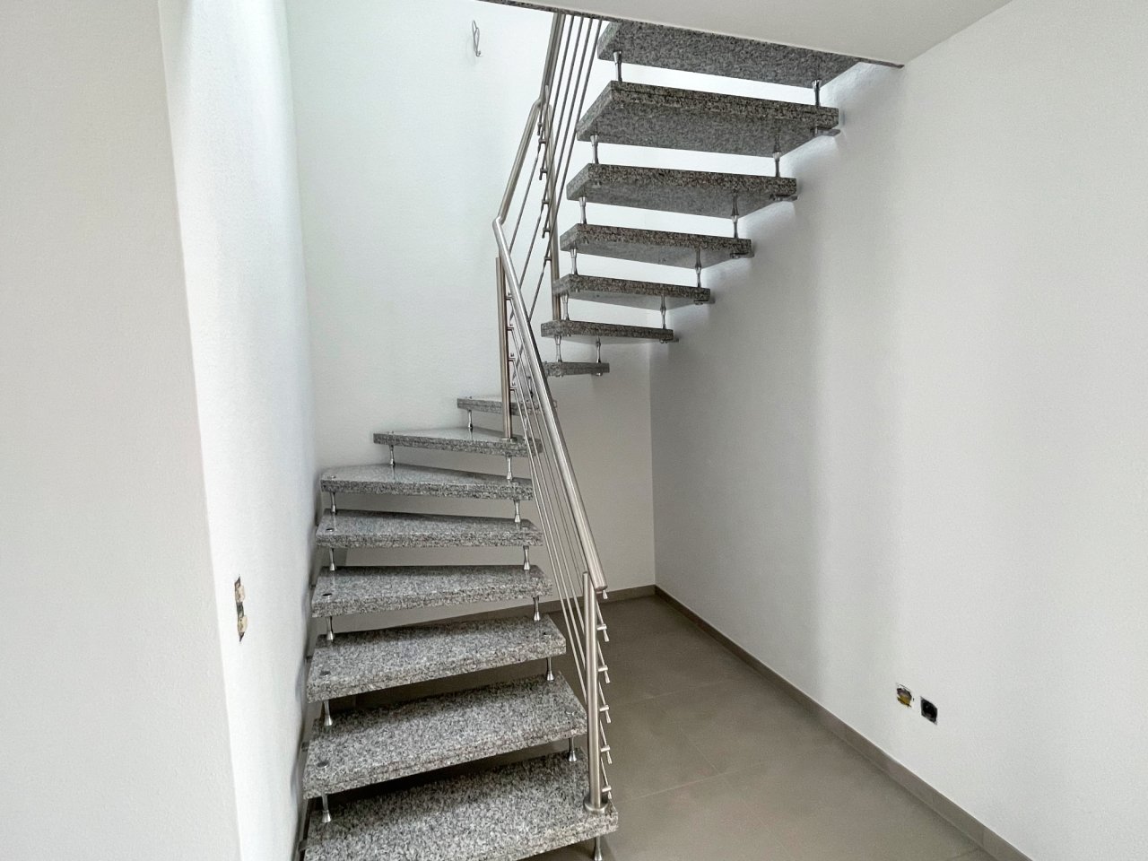 Neuwertiges Einfamilienhaus in energieeffizienter Ausführung und schöner Wohnlage!
