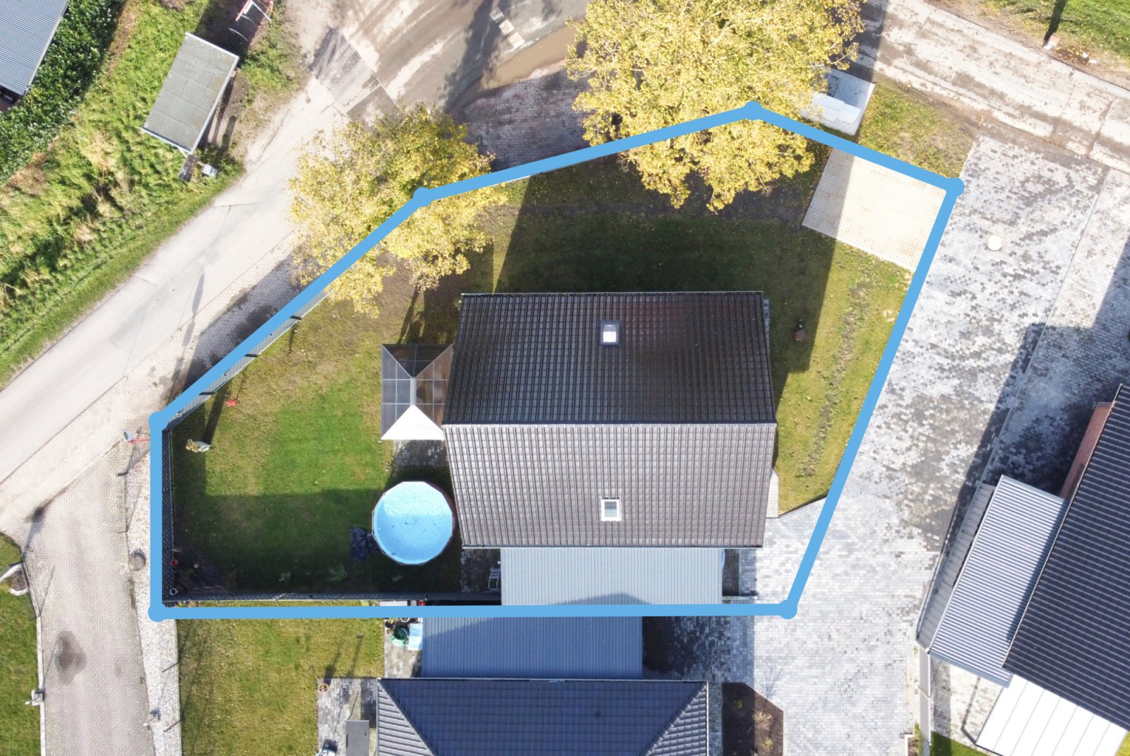 Neuwertiges Einfamilienhaus in energieeffizienter Ausführung und schöner Wohnlage!