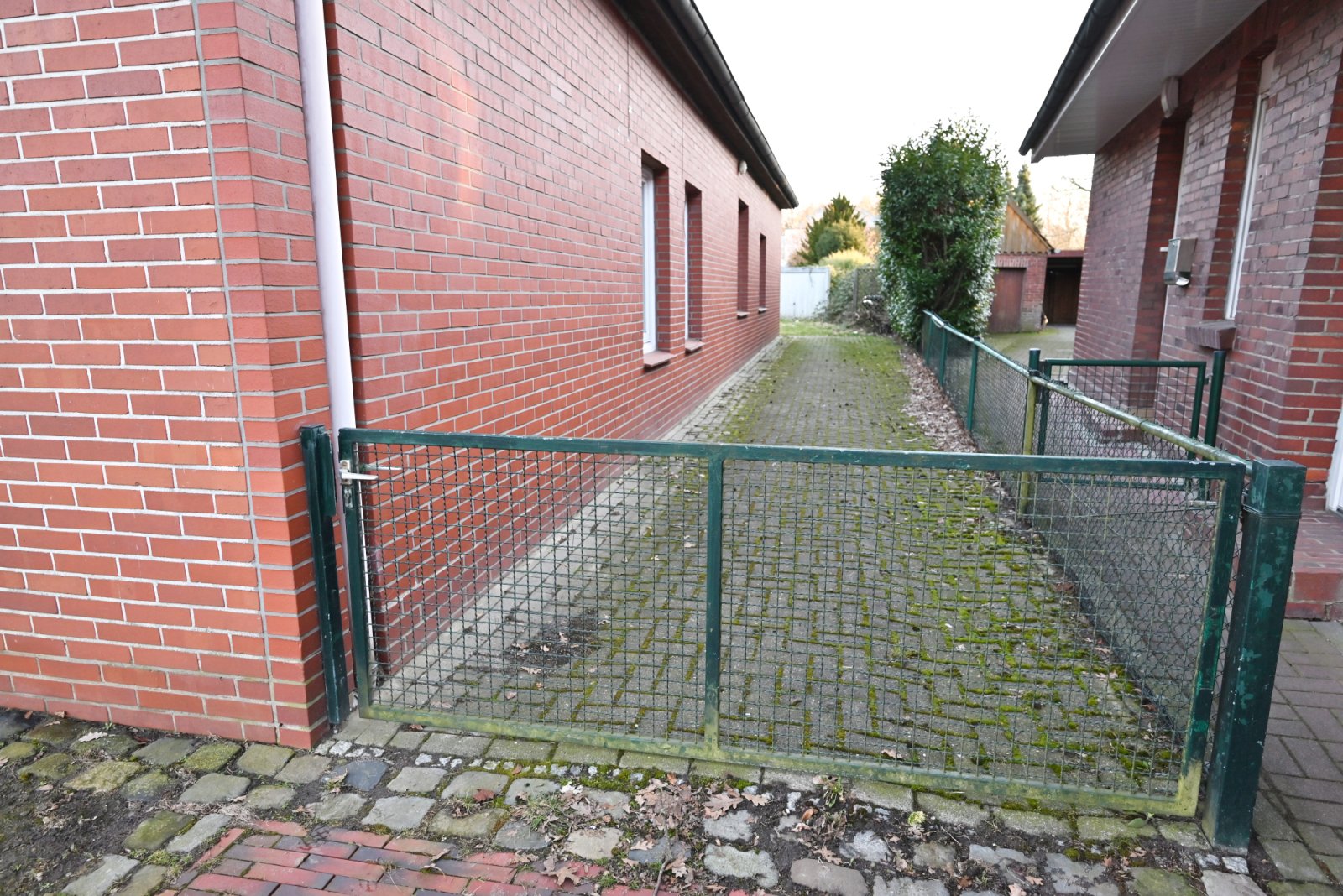 Historisches Zweifamilienhaus auf großem Grundstück in zentraler Stadtlage!