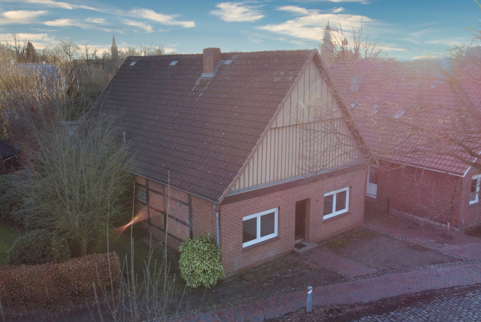 Historisches Zweifamilienhaus auf großem Grundstück in zentraler Stadtlage!