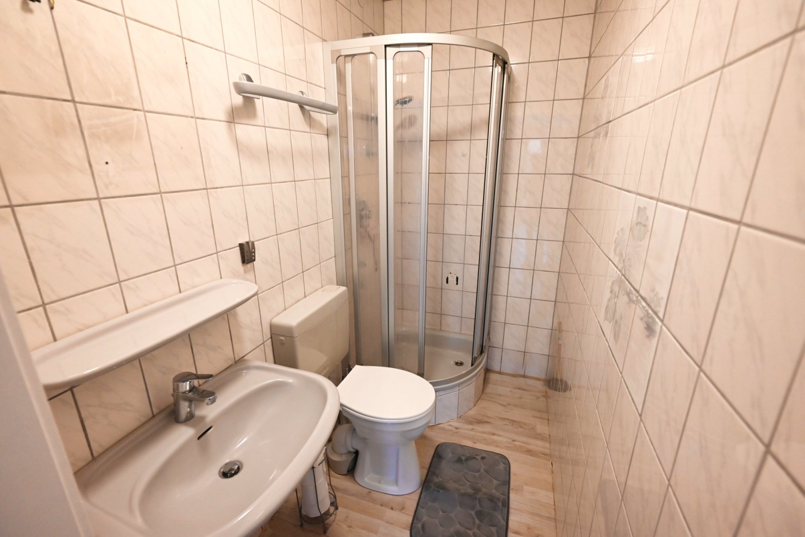Historisches Zweifamilienhaus auf großem Grundstück in zentraler Stadtlage!