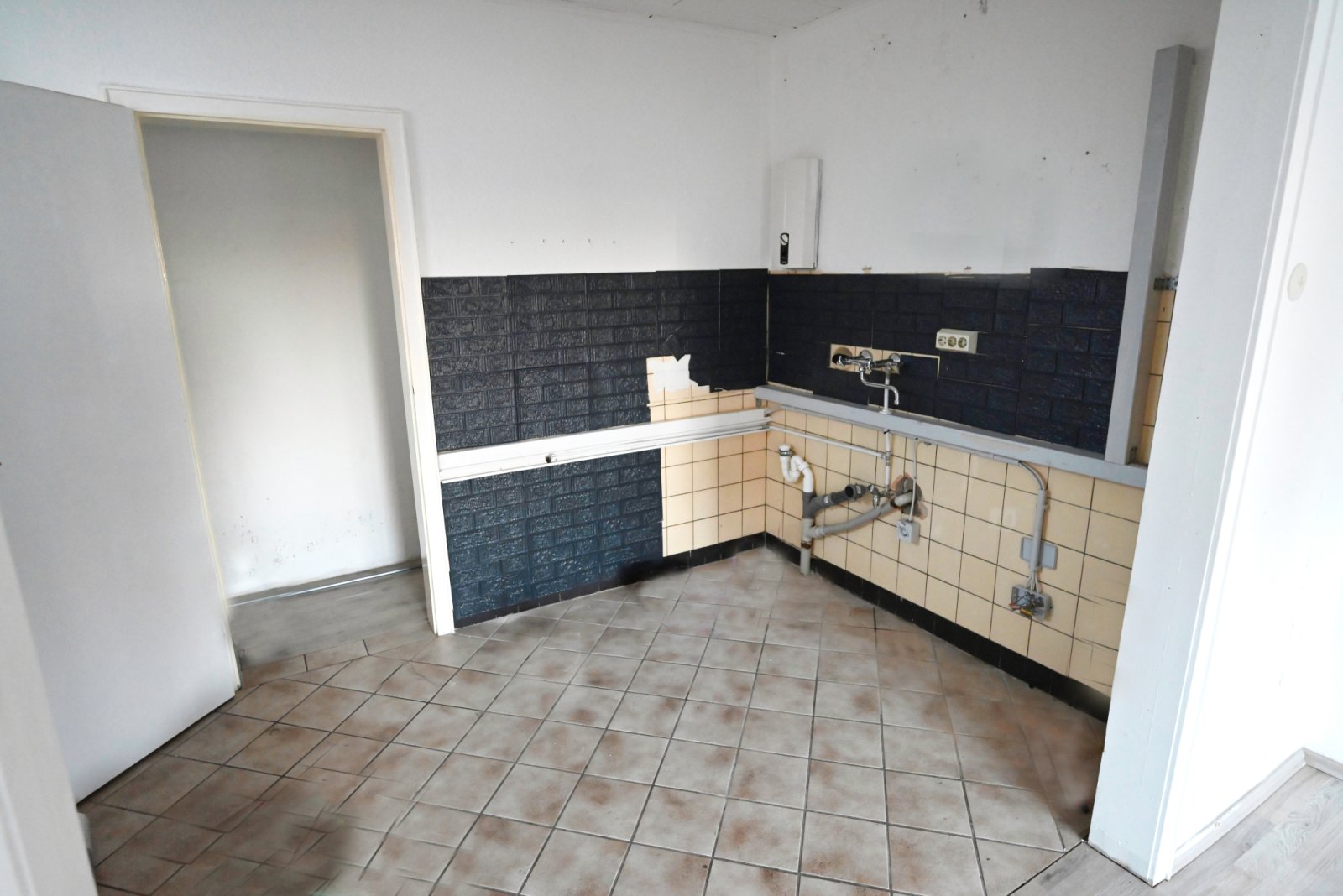 Historisches Zweifamilienhaus auf großem Grundstück in zentraler Stadtlage!
